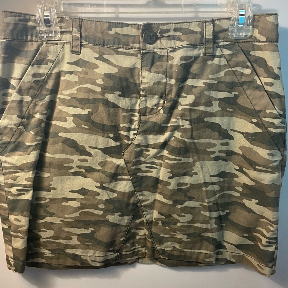 Colombia camo skirt size 6